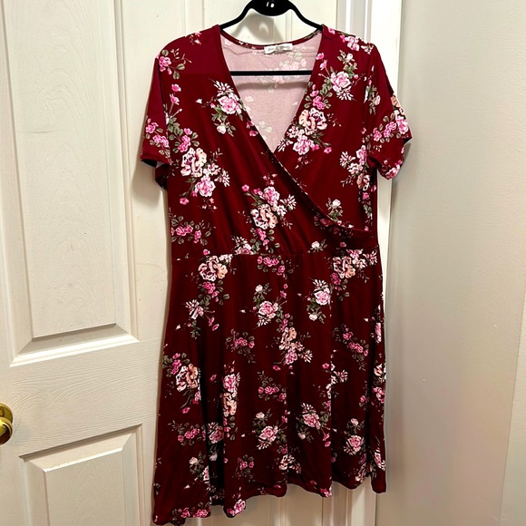 Women’s new with tag knee length knit floral dress, short sleeve. - Picture 1 of 2